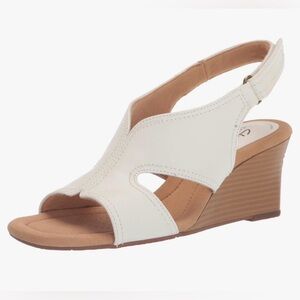 NEW Clarks Women's Kyarra Aster Wedge Sandals - Size 9.5